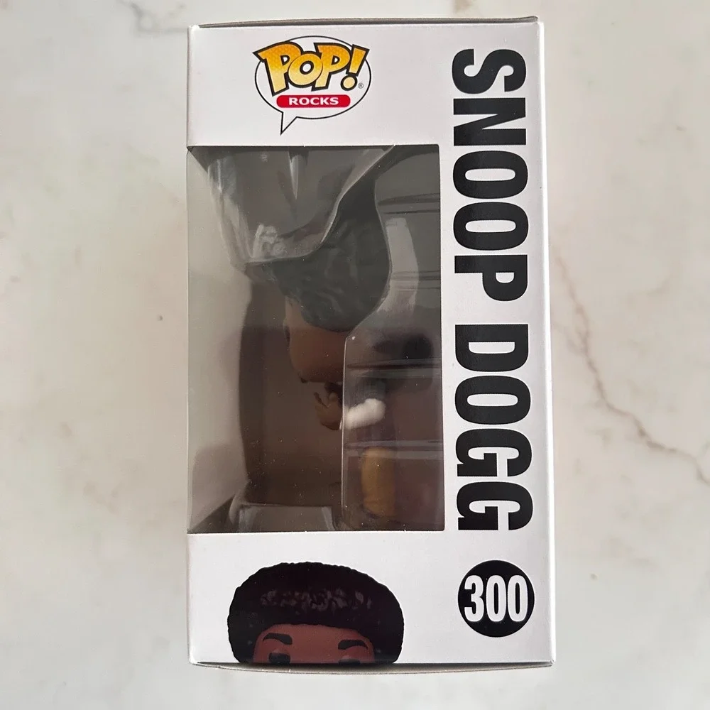 NIB Funko Pop Rocks: Snoop Dogg #300 Pop Protector!
